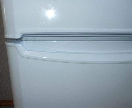 Concealed fridge handle type