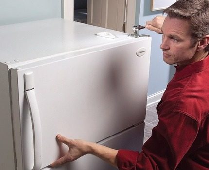 Reparación del refrigerador por parte del propietario.