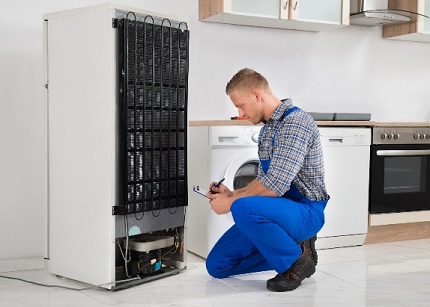 Inspeccionar el refrigerador por daños en el aislamiento