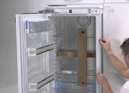 Repair sagging refrigerator door