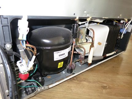 Side compressor by Side-by-Side koelkast