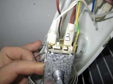 Remplacement du relais thermique du réfrigérateur Stinol