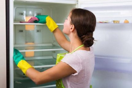 Defrosting the refrigerator