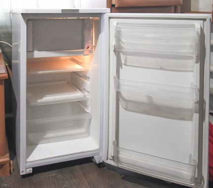 Small refrigerator Saratov 452 (KSh-120)