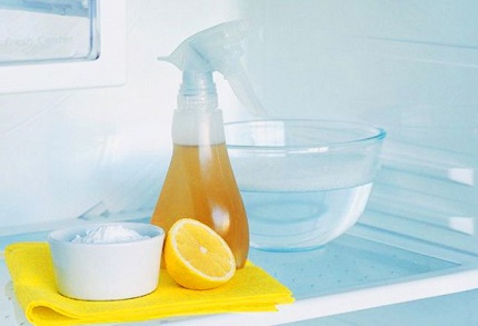 Soda and lemon to neutralize odor