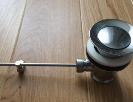 Metal lever valve