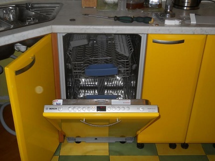 Geniş bir bulaşık makinesinin kullanım kapsamı