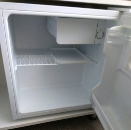 Vienkameras ledusskapis - mini bārs