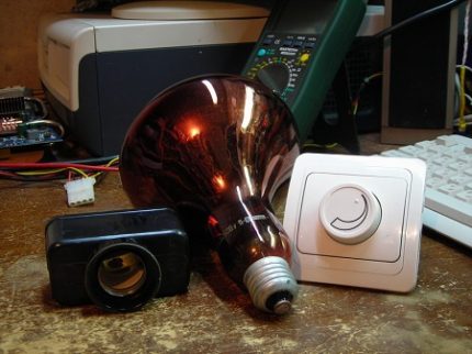 Infračervená lampa s regulátorem