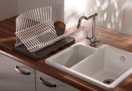 Two-compartment sink