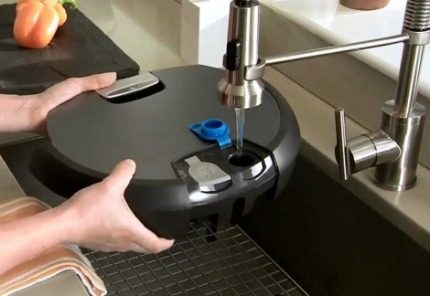 Pouring water into a robot vacuum cleaner