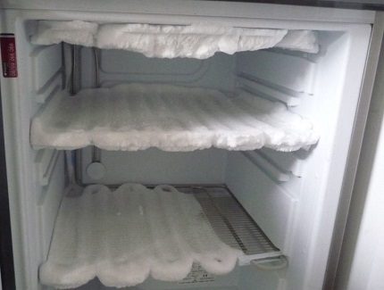 Eis im Kühlschrank