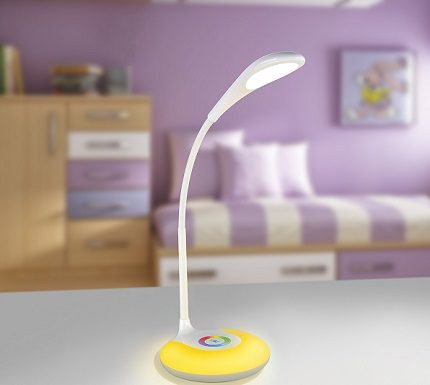 The ability to tilt and rotate the table lamp