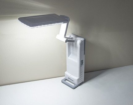Luz de escritorio LED independiente Feron