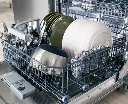 Clean dishes in the dishwasher