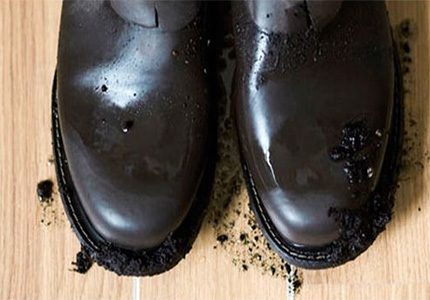 Broušená špína na botách