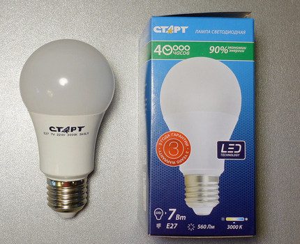مصباح LED مع مقبس E27