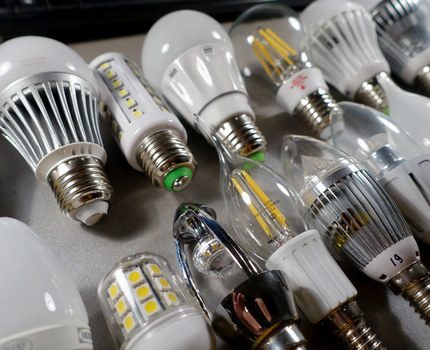 Különböző foglalatokkal rendelkező LED lámpák