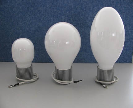 Ball-shaped lamps