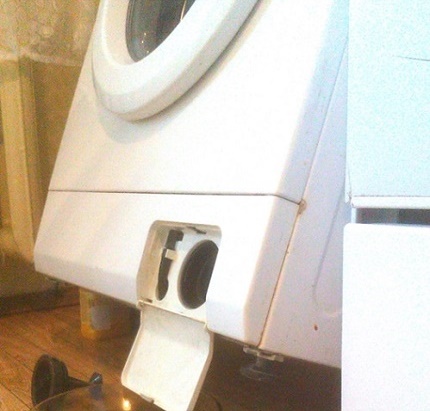 Vad är det bästa sättet att tömma vattnet från tvättmaskinen