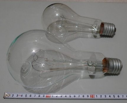 Lámparas incandescentes de diferentes tamaños.