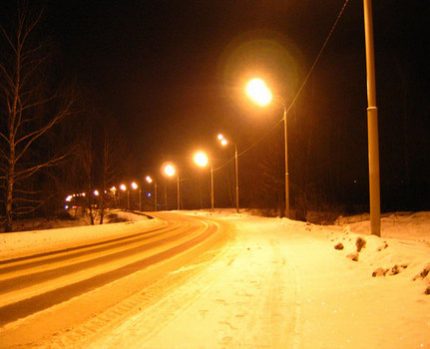 Motorvejsbelysning med natriumlamper