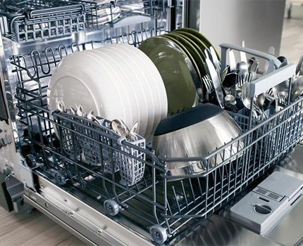 Lave-vaisselle chargé au lave-vaisselle