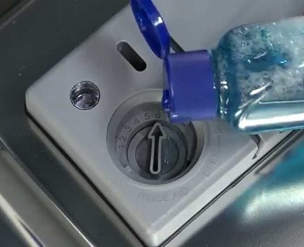 Utilizarea detergentului în mașina de spălat vase