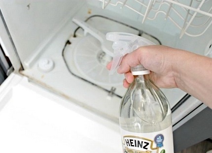 Manual dishwasher cleaning