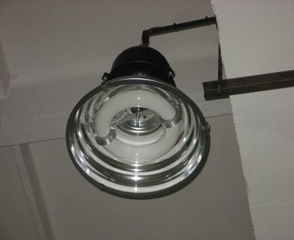 Indukční lampa
