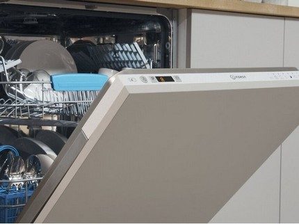 Dizaina trauku mazgājamās mašīnas Indesit