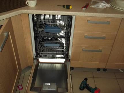 Seat under the dishwasher