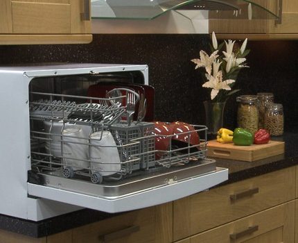 A table model of a dishwasher is suitable for a couple