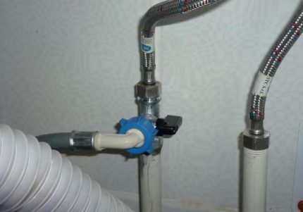 Faucet for connecting a dishwasher
