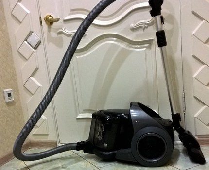 Black vacuum cleaner Samsung
