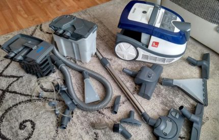 Vacuum cleaner and accessories