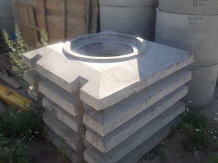 Base plates for a well