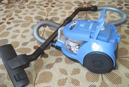 Vacuum cleaner operating equipment