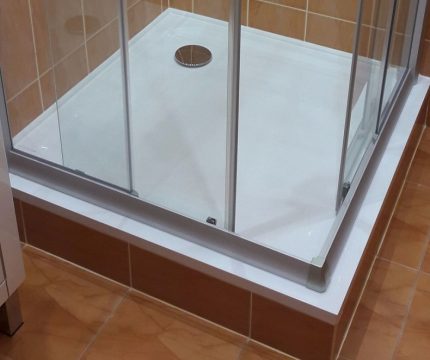 Kvadrato formos dušas