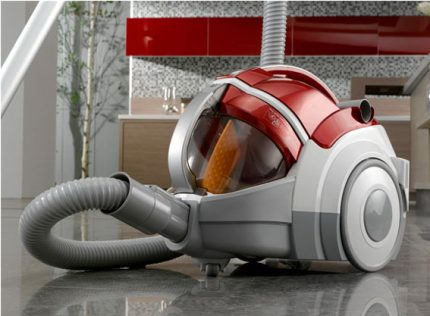 Vacuum cleaner with compressor system