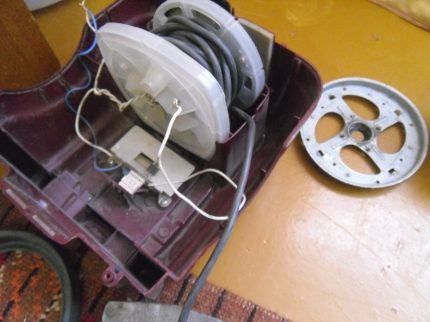 Power cord locking mechanism