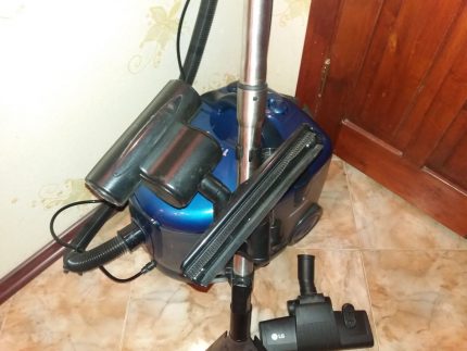 LG vacuum cleaner with nozzles