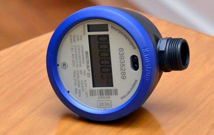 Water meter with electronic display