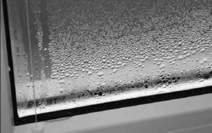 Condensation on the surface of the window