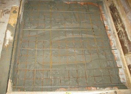 Reinforcement of the upper layer of the foundation