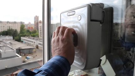 Pembersih vakum robot untuk tingkap