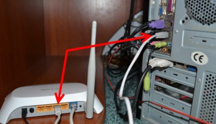 Ansluter en router till en dator
