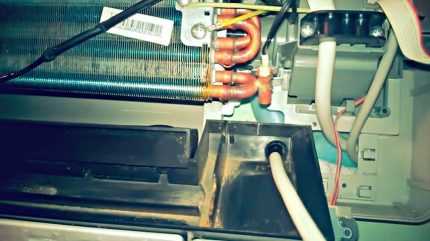 Curățarea de scurgere a cablurilor