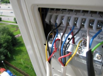 Свързване на сплит система към електрическата мрежа