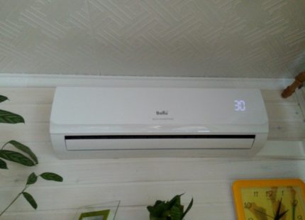 Wall mounted air conditioner